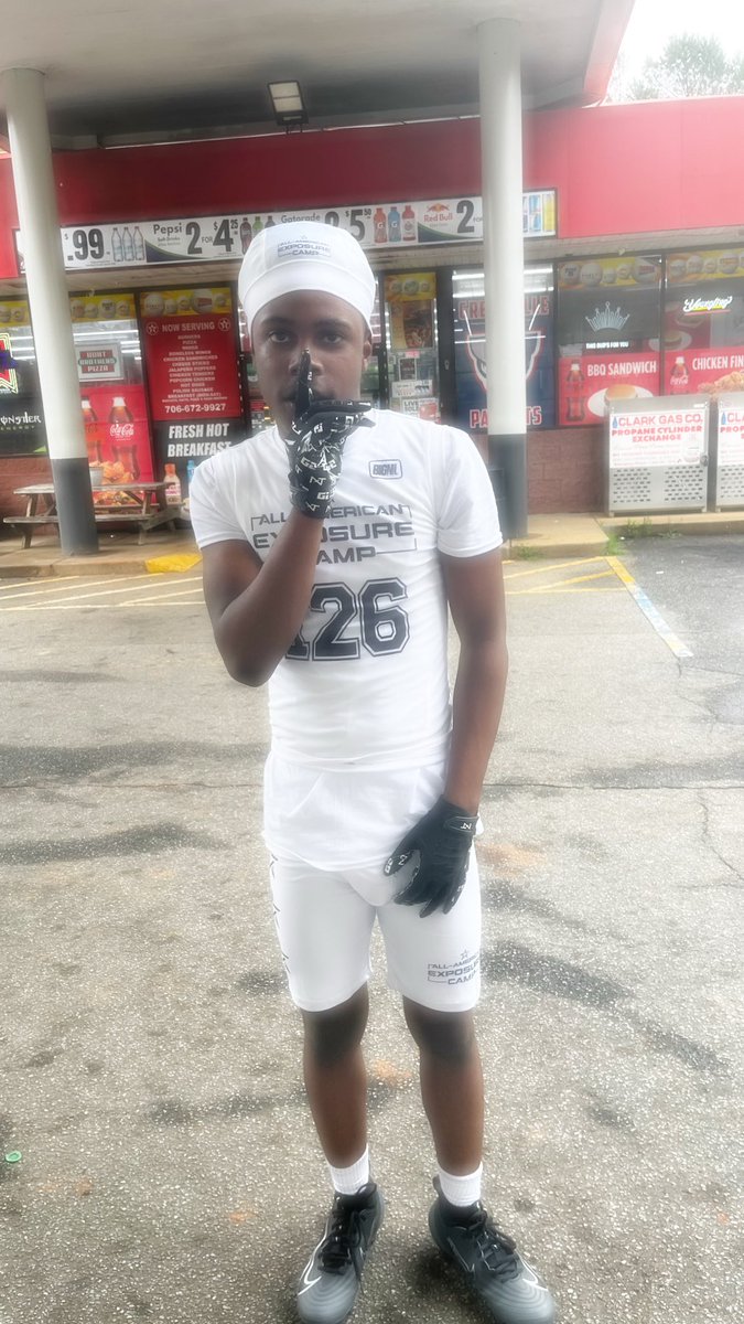 20ongo's tweet photo. Enjoyed the aae camp today! Shuttle drill my time was 5.18 and my 40 yard dash was a 4.5 https://t.co/DvOJiZbG4z