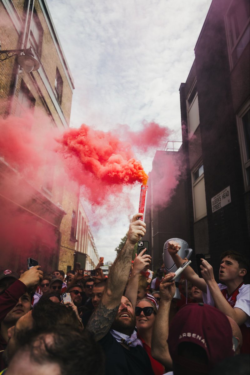 NeilAkinyemi's tweet photo. London has never been so red ❤️❤️
#arsenal #parade #champions https://t.co/xGdCSZLMem