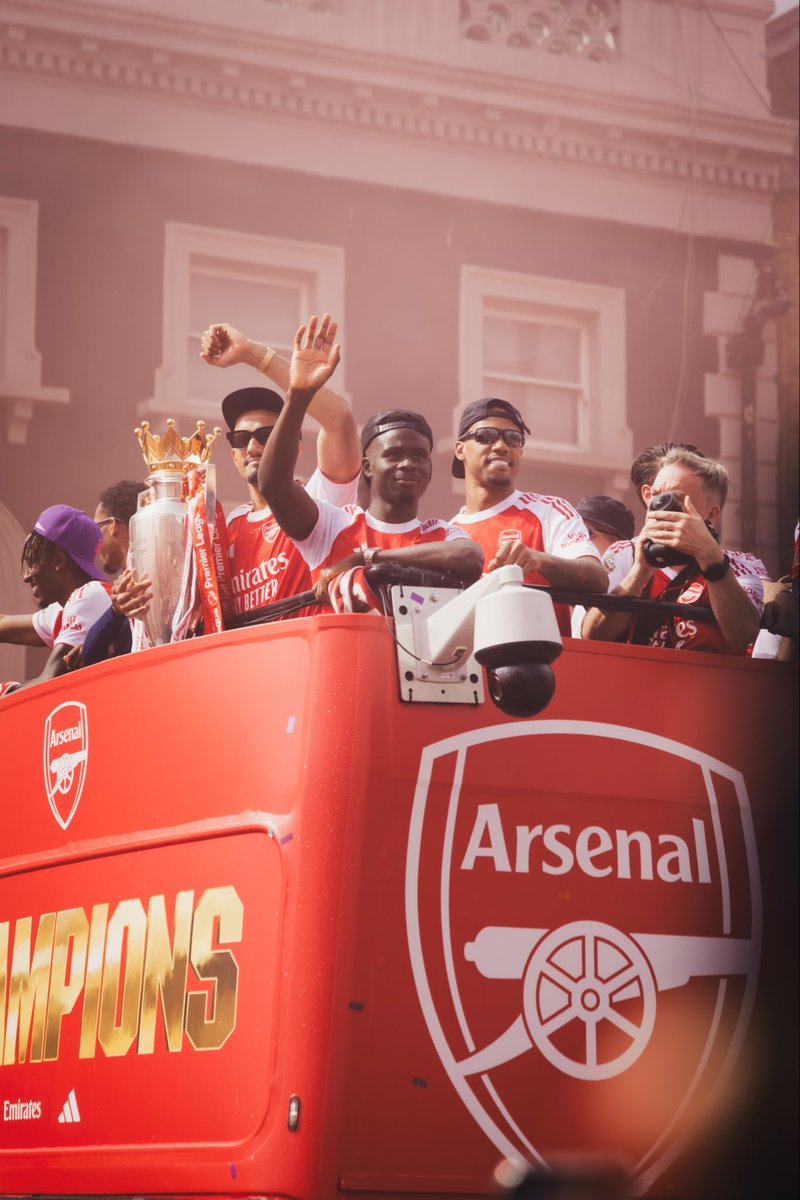 NeilAkinyemi's tweet photo. London has never been so red ❤️❤️
#arsenal #parade #champions https://t.co/xGdCSZLMem