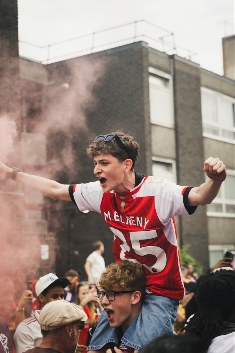 NeilAkinyemi's tweet photo. London has never been so red ❤️❤️
#arsenal #parade #champions https://t.co/xGdCSZLMem