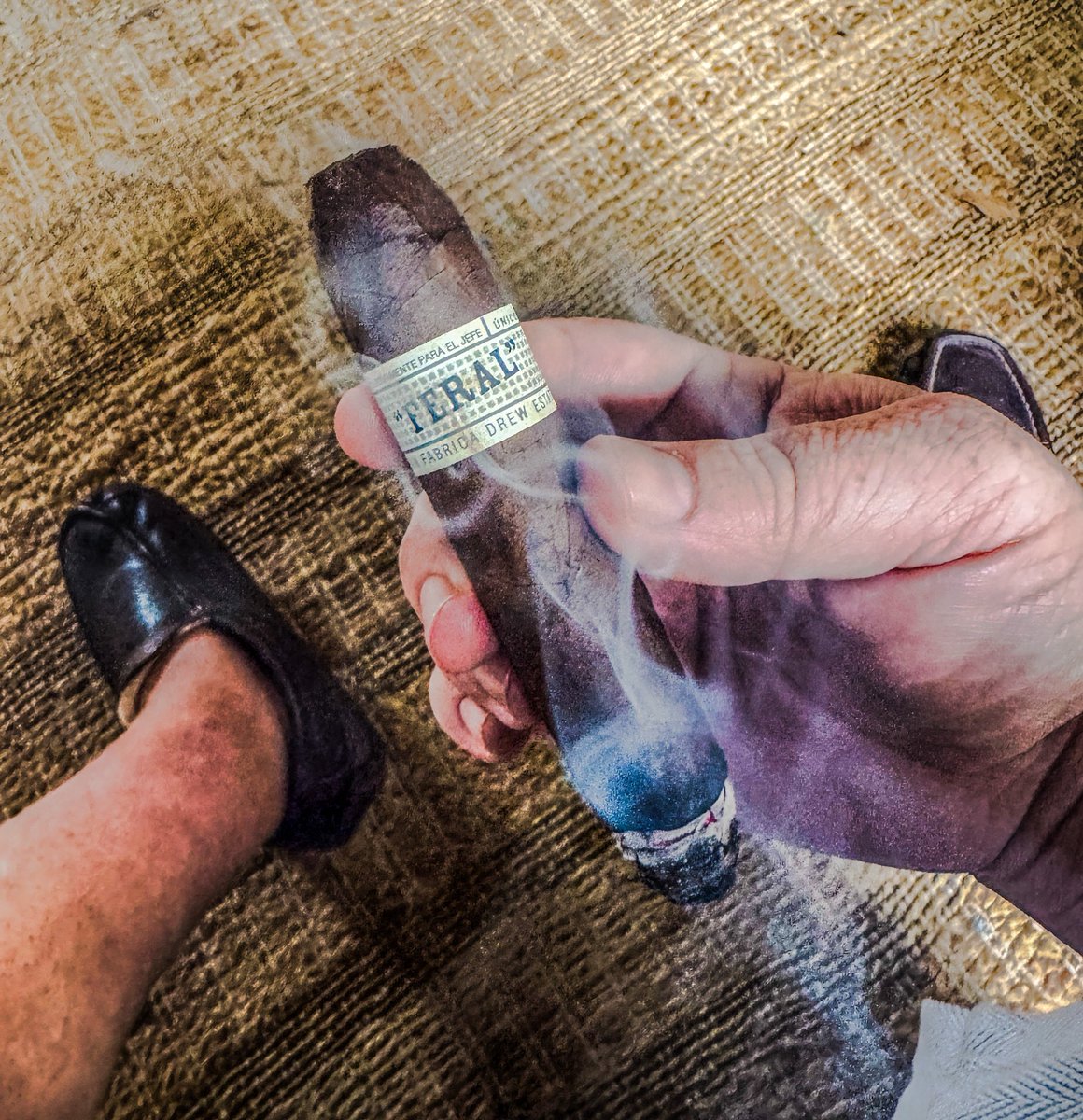 stogiedad's tweet photo. It’s a piggy kinda Sunday…smoking a pork butt and enjoying a @drewestatecigar #LigaPrivada #Unicos Feral Flying Pig. Still in my slippers watching the Braves. It’s been a stress free day, which is just what I needed. #nowsmoking #CigarLife #CigarsOnX #BOTL 🐷 💨 🔥 ⚾️ https://t.co/hNYAtObprA