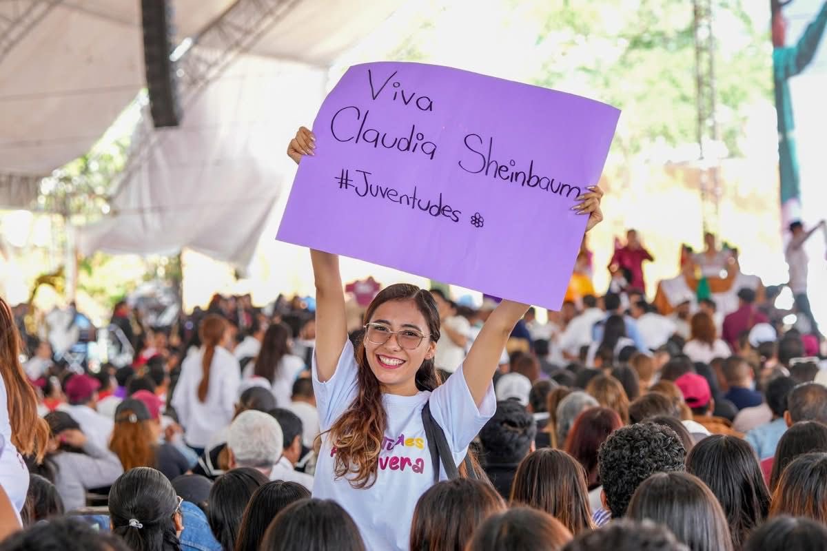 NatyJimenezOax's tweet photo. ¡Claro que #ClaudiaDaResultados! 🇲🇽

A dos años de hacer historia, la Presidenta @Claudiashein nos demostró que las mujeres podemos, nos hizo sentir capaces de soñar y a través del trabajo buscar cumplir nuestras metas. 

¡#Oaxaca está con Claudia Sheinbaum! @PartidoMorenaMx https://t.co/dYCmtwAiTP