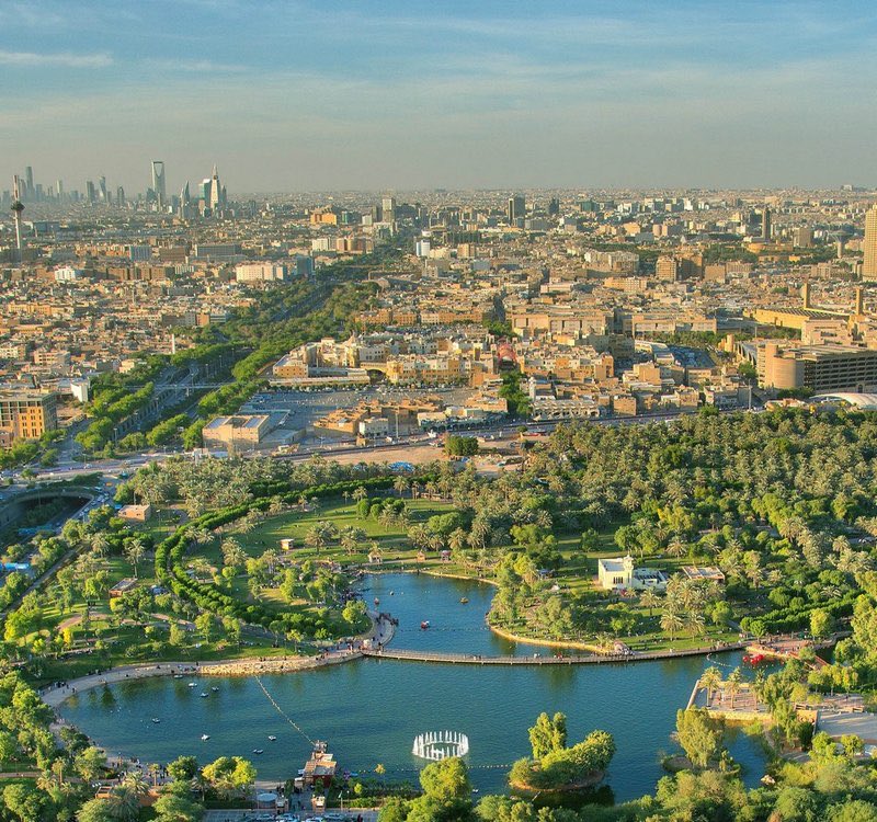 fawazu25's tweet photo. @mqpn83 بلدك اكثر تصحر من بلدنا والحرارة تتعدى حاجز ال 50 
طبعا مايحتاج اعلمك وين الرياض في الصورتين https://t.co/gnOxgZ0CEK