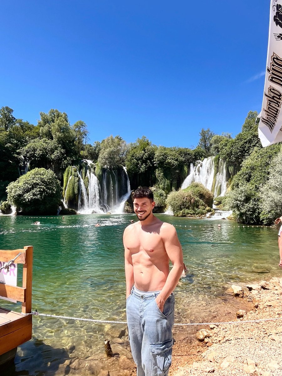 stepruffo93's tweet photo. Kevice falls https://t.co/qUT1Rrtmou