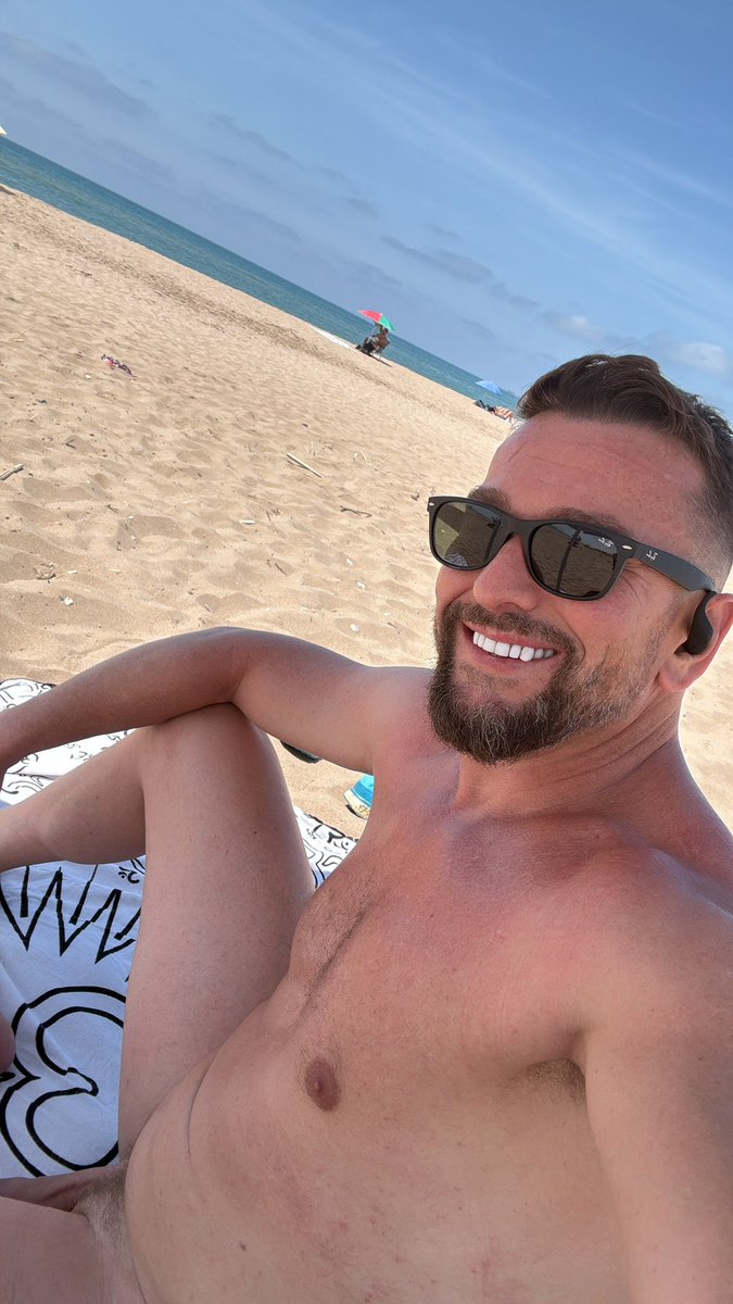PabloPixxBcn's tweet photo. Naked, relaxed, and enjoying every second of this perfect Barcelona sunshine. ☀️🌴🌊
Freedom feels amazing. 😏
#NudeBeach #Barcelona #Naturism #BeachLife #PabloPixx https://t.co/id0kvHJP3T