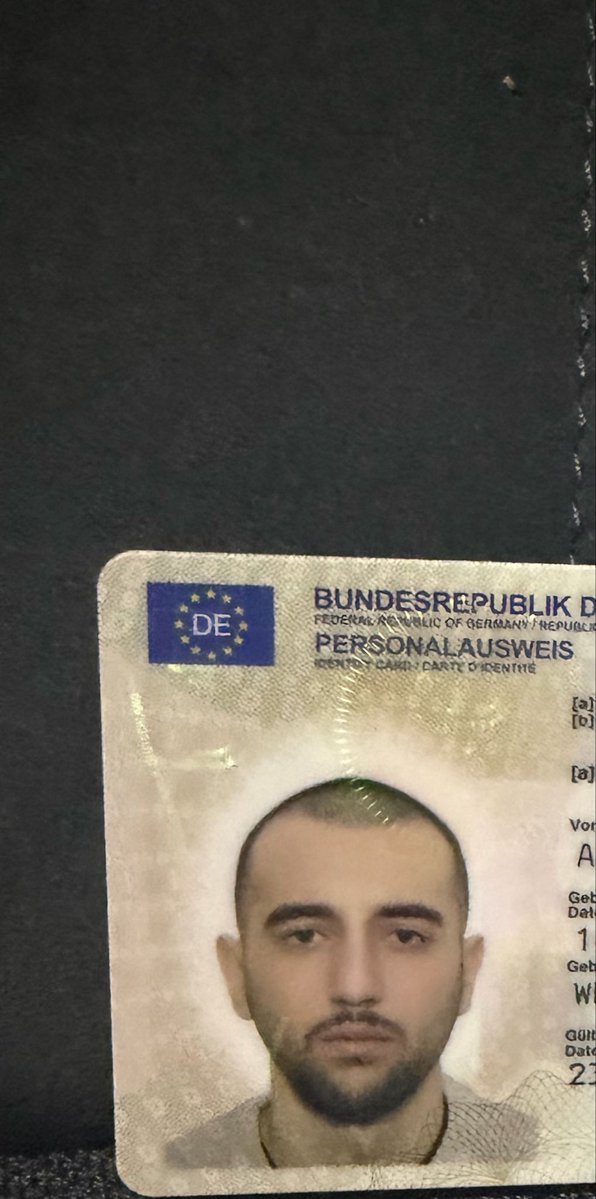 eki7676's tweet photo. Weil man nicht lächeln darf sehen wir halt alle fr aus wie Knastis Digga https://t.co/68gvf6pPoJ