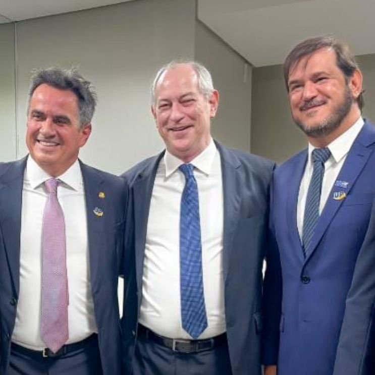 aparitonia's tweet photo. Ciro Gomes respondendo a Camilo Santana disse que os bolsonaristas com quem convive  “são todos decentes” .Taí a prova:Ciro Nogueira Vorcaro e Rueda 🤣🤣🤣🤣 https://t.co/fA8M9QXrkS