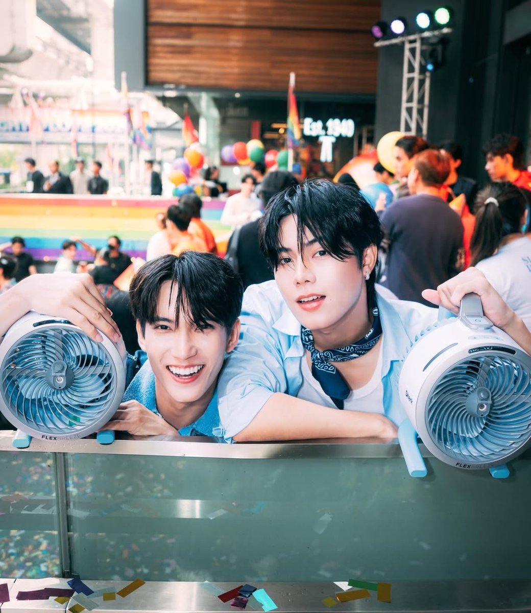 hubboyslove's tweet photo. 🏳️‍🌈 LINDOS! O novo ship #OhmFirst também foram a parada. #BangkokPride2026 https://t.co/FHtOHOD5T2
