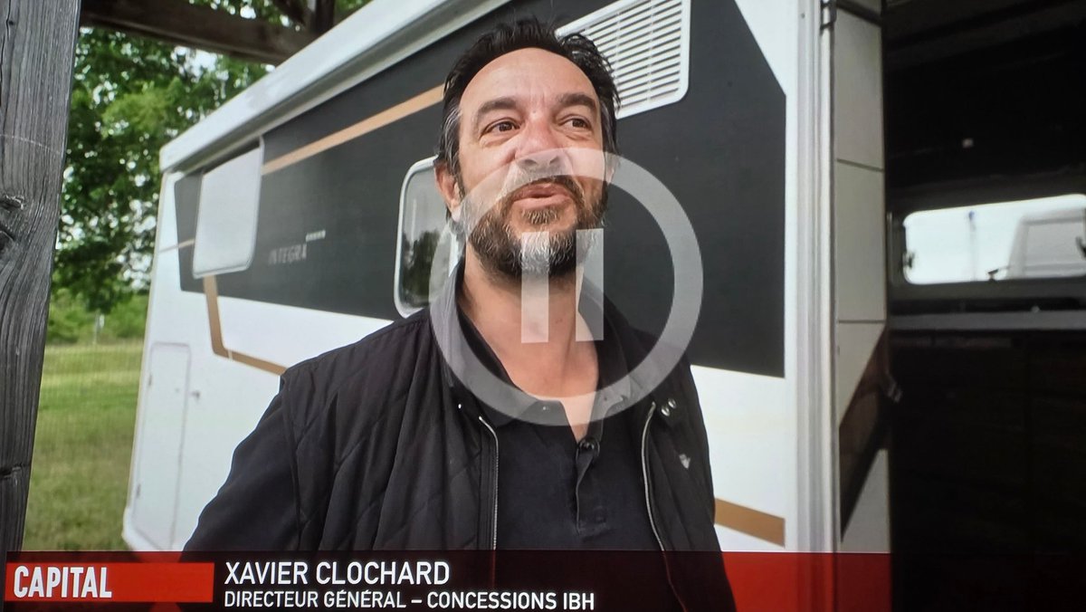 GostSn's tweet photo. Xavier clochard vends des campings car #capital https://t.co/txKFuILh9L