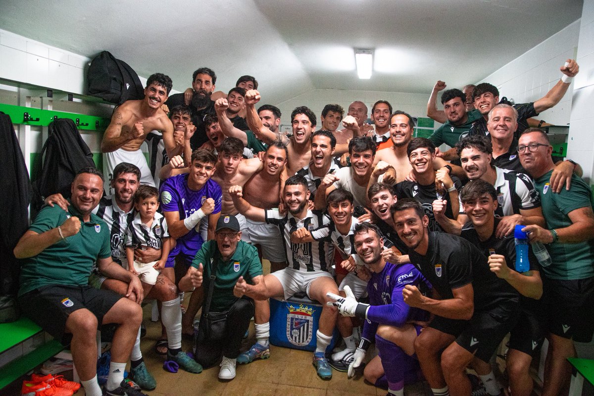 CDBadajoz's tweet photo. ¡ESTO NO PARA! 🍍⚽️ https://t.co/tNNo2Kpcvr