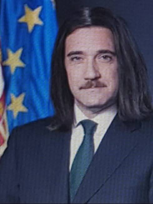 chuladapovoa's tweet photo. “Que me cresça o cabelo se eu roubei mais do que o José Sócrates” https://t.co/34hCXIeaEK