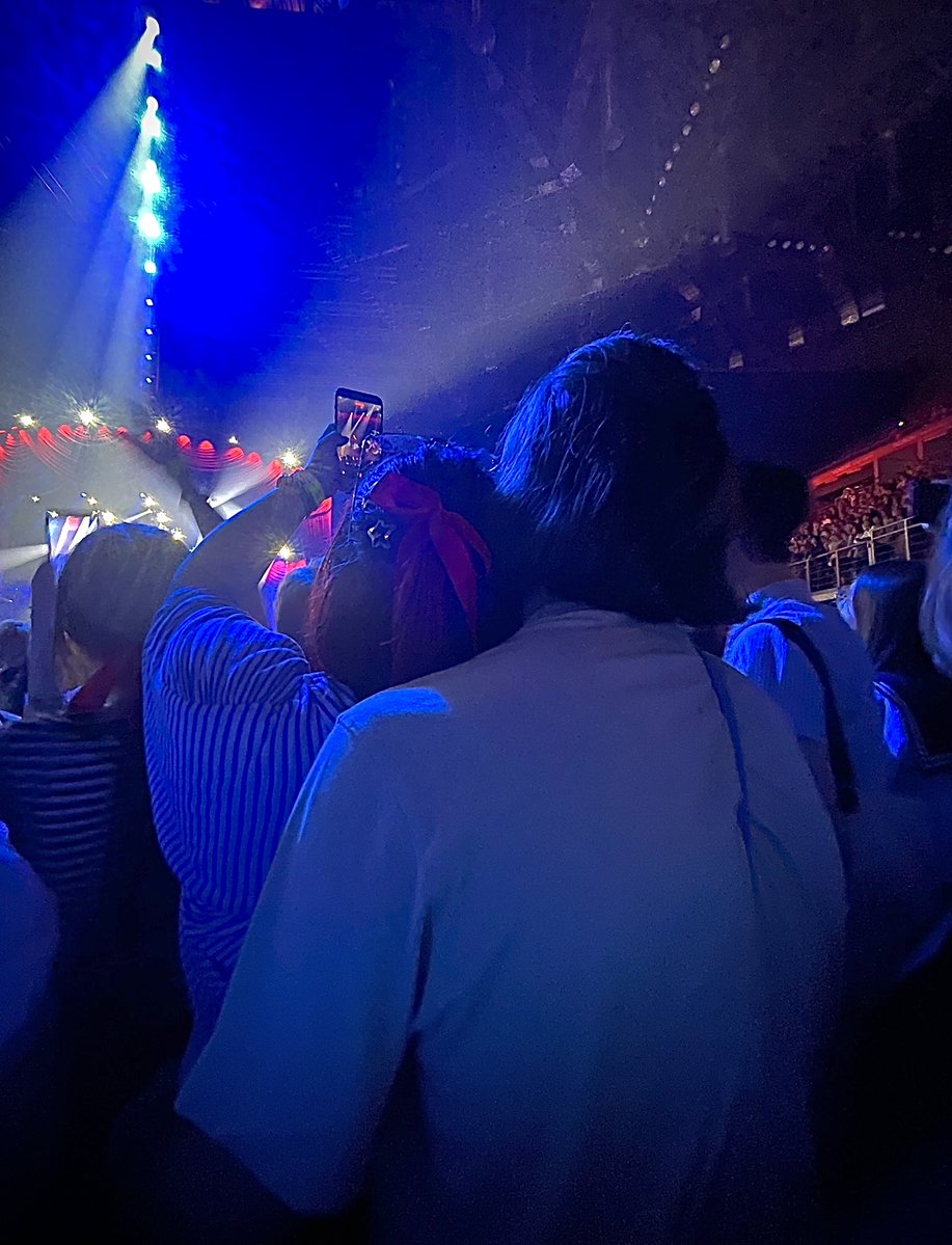 rikisias's tweet photo. płakałam i zdarłam gardło podczas people watching na conanie

też ja na tym samym koncercie: https://t.co/D3JggnlsaO