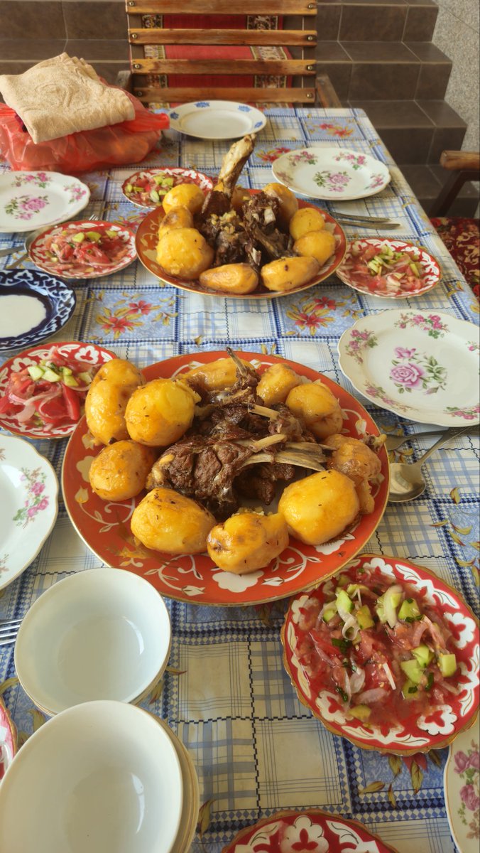 lor_farrux's tweet photo. Qarindoshlani to'plab, o'zin ovqat qilib, diydorlashishga nima yetsin https://t.co/5O3gNI7xov