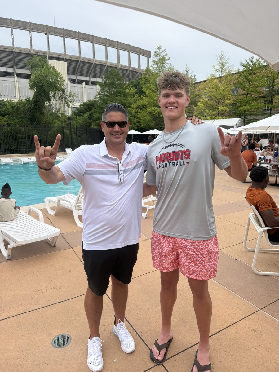KolemanHendrix's tweet photo. #AGTG Had a great camp and conversation with @CoachJeffBanks today!! I’m blessed to announce I’ve received an offer to @TexasFootball!!

@806hsscmedia @LibertyRecruits @matthew_lynch15 @CoachTolly @Nick15Gerb @BarryNewton18 @JoeSexton34 @Coach_Casula https://t.co/TgnRK6CO0K