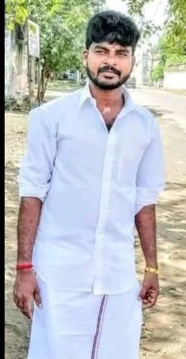 IndiraniSudala1's tweet photo. ஆழ்ந்த இரங்கலை தெரிவித்து கொள்கிறேன். 🙏

மீளா துயர் தம்பி இது, யாரிடமாவது பேசியிருக்கலாமே! நாங்கள் இருக்கிறோமே! ஆறுதல்படுத்தி தேற்றி இருப்போமே! 
இந்த முடிவை நீ எடுத்திருக்க கூடாது தம்பி. 

உங்களின் தாய், தந்தையரை எப்படி ஆறுதல்படுத்துவோம்.🙏 https://t.co/eZQ46H2mzu