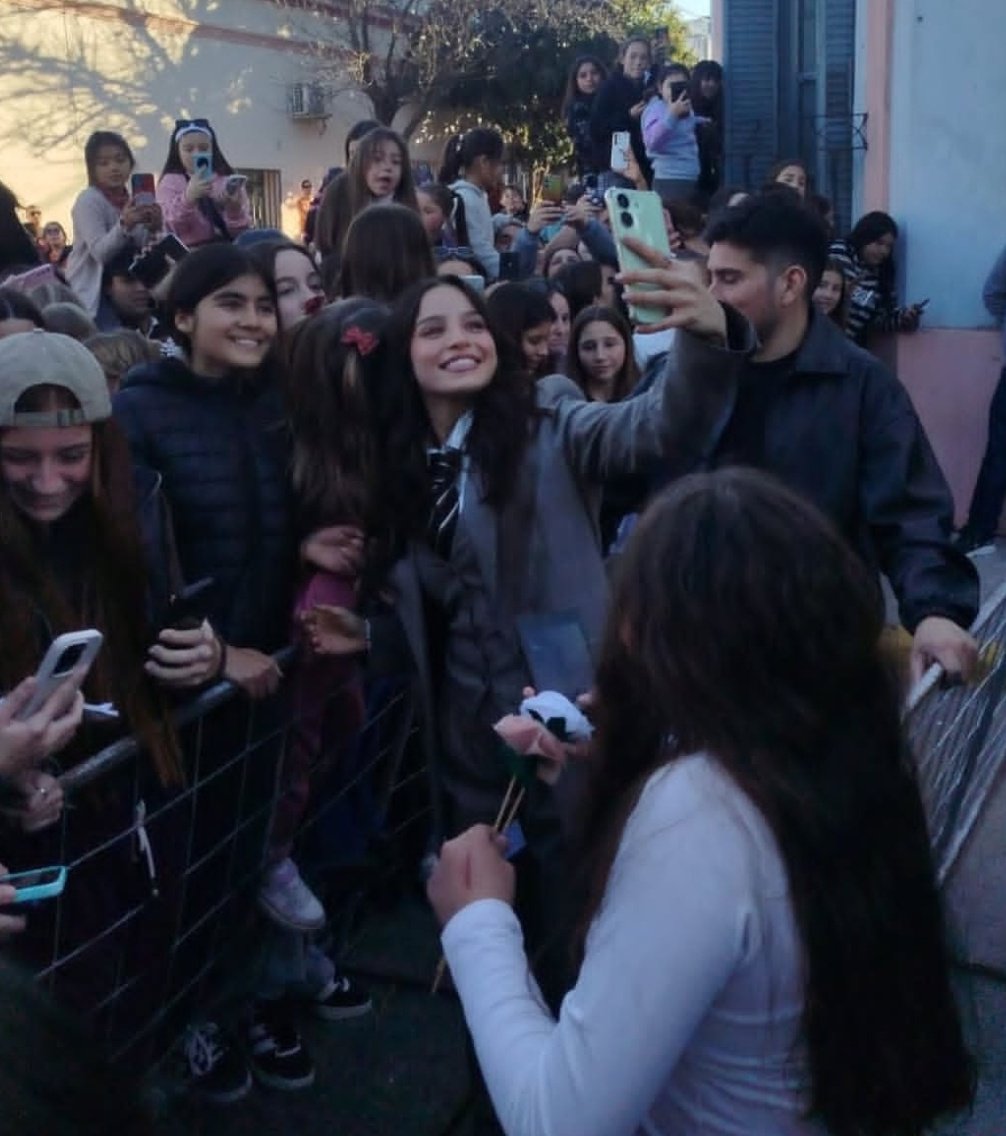 emupdate's tweet photo. 📷 Emilia con fans en Nogoyá https://t.co/hbhRD5Zxd9