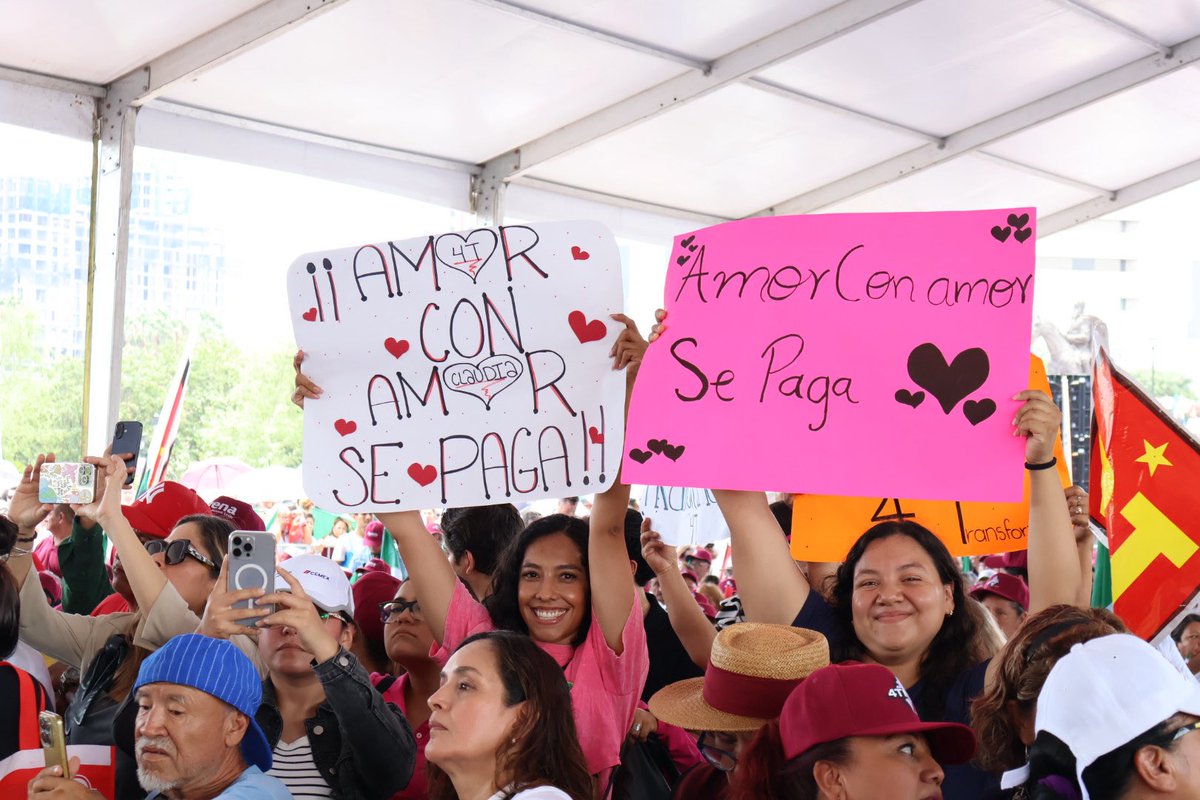 morenanloficial's tweet photo. Nuevo León presente en el Segundo Informe de nuestra Presidenta, @Claudiashein . 🇲🇽✨

Miles de voces unidas por la transformación y el bienestar del pueblo. ¡Seguimos construyendo el segundo piso de la 4T!

#ClaudiaDaResultados #ClaudiaSheinbaum #SegundoInforme #4T #NuevoLeón https://t.co/WRhNKYcHac