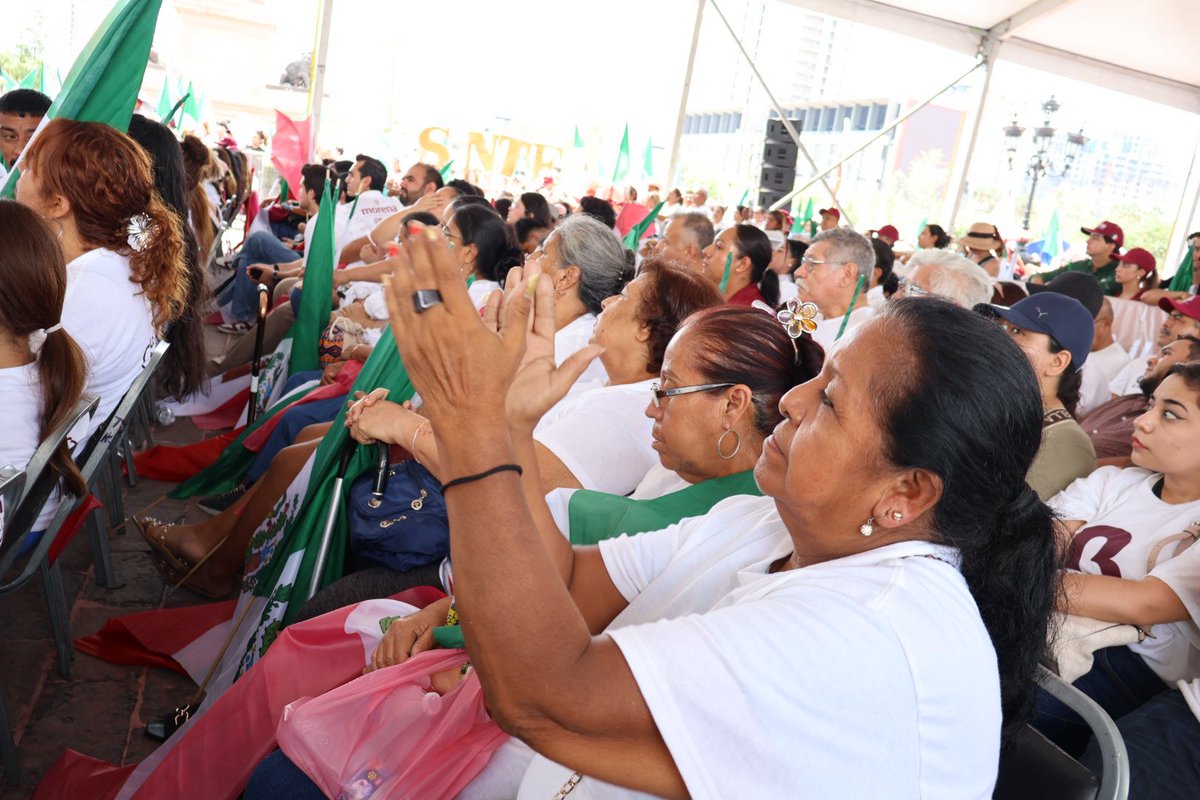 morenanloficial's tweet photo. Nuevo León presente en el Segundo Informe de nuestra Presidenta, @Claudiashein . 🇲🇽✨

Miles de voces unidas por la transformación y el bienestar del pueblo. ¡Seguimos construyendo el segundo piso de la 4T!

#ClaudiaDaResultados #ClaudiaSheinbaum #SegundoInforme #4T #NuevoLeón https://t.co/WRhNKYcHac