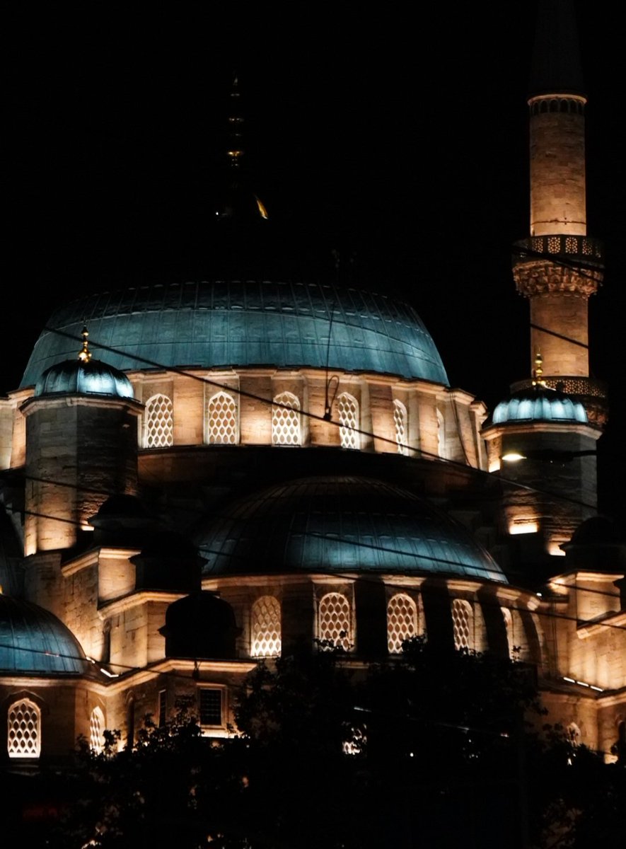 muphemzade's tweet photo. ışıklar içinde bir istanbul gecesi https://t.co/05zwJ7vcEQ