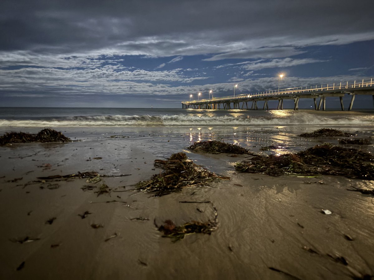 MarkKTozer's tweet photo. A great way to start a Monday morning. 

Standing on the beach, enjoying a bit of peace before the week begins. The ocean always has a way of clearing the mind and putting things into perspective.

Have a great week everyone. #peaceandlove https://t.co/MGO0VCuHPo