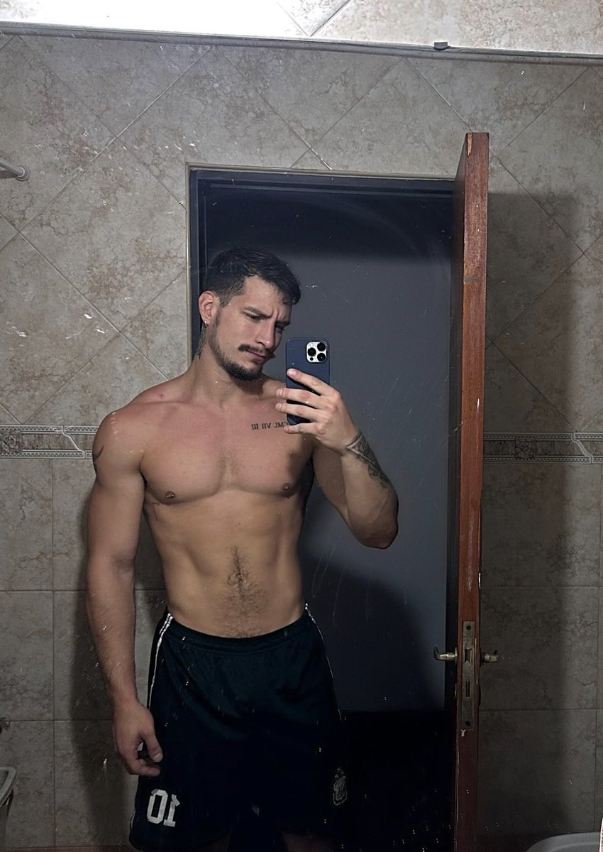 patrick_lopezt's tweet photo. Let’s hit the Gym🏋🏻‍♂️💪#Gay https://t.co/QAOH1UjIg1