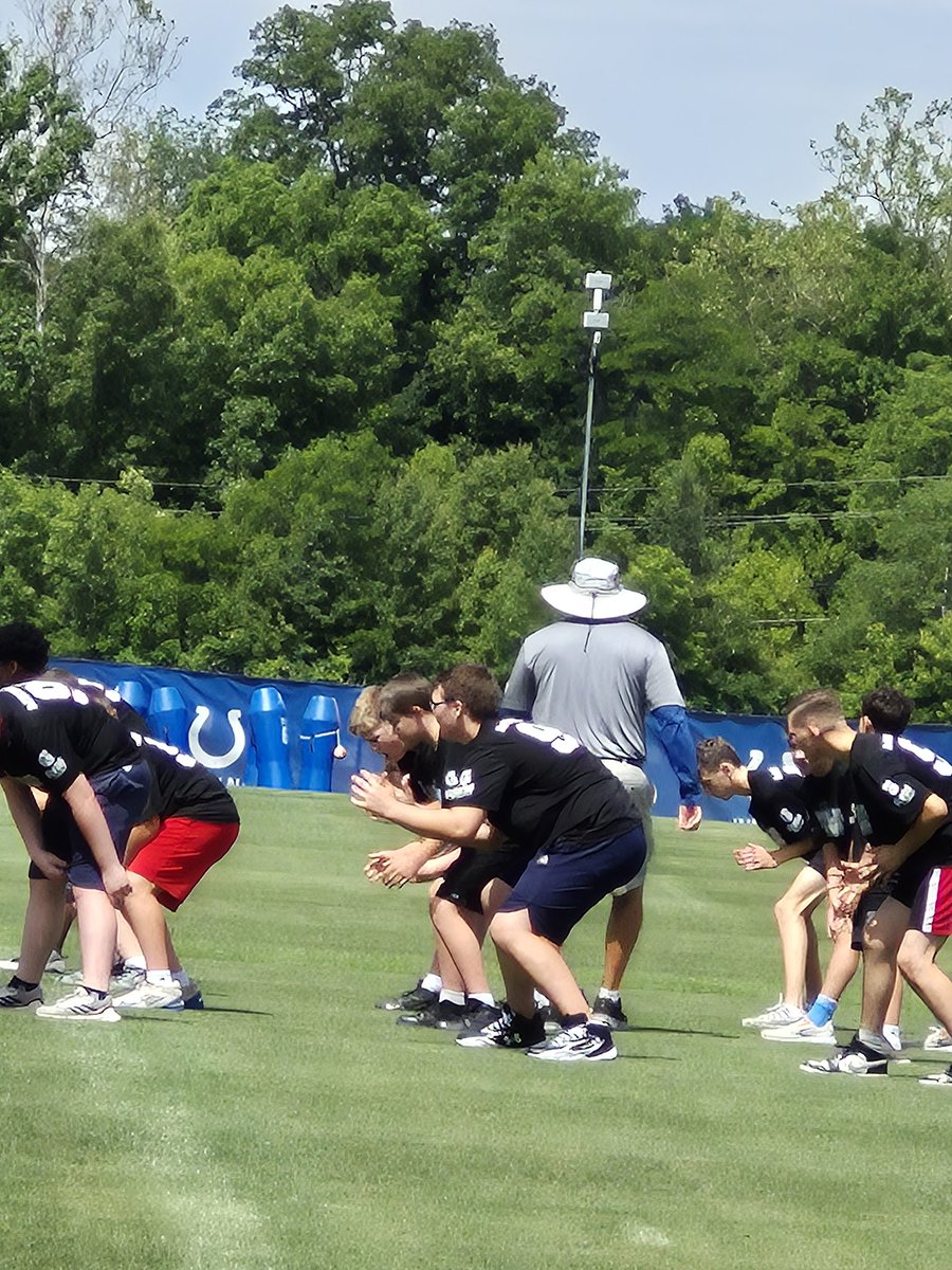 beccaColtsFan's tweet photo. Putting in work today @DeForestBuckner skills camp @Colts. Great time. Great weather https://t.co/VRdz2yFDjU