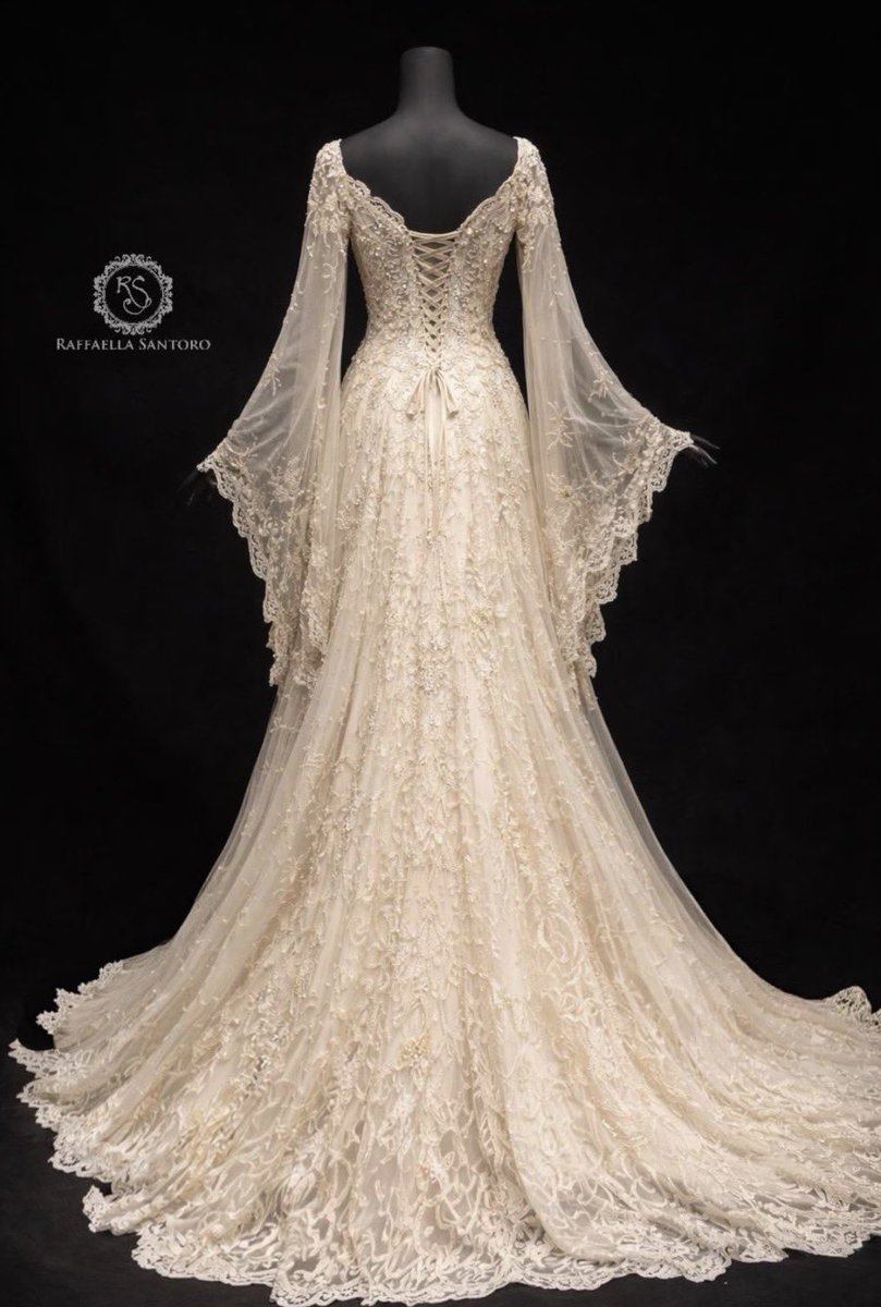 hollywoodlov3r's tweet photo. so i just randomly found my dream wedding dress on etsy https://t.co/83HlCj1g92