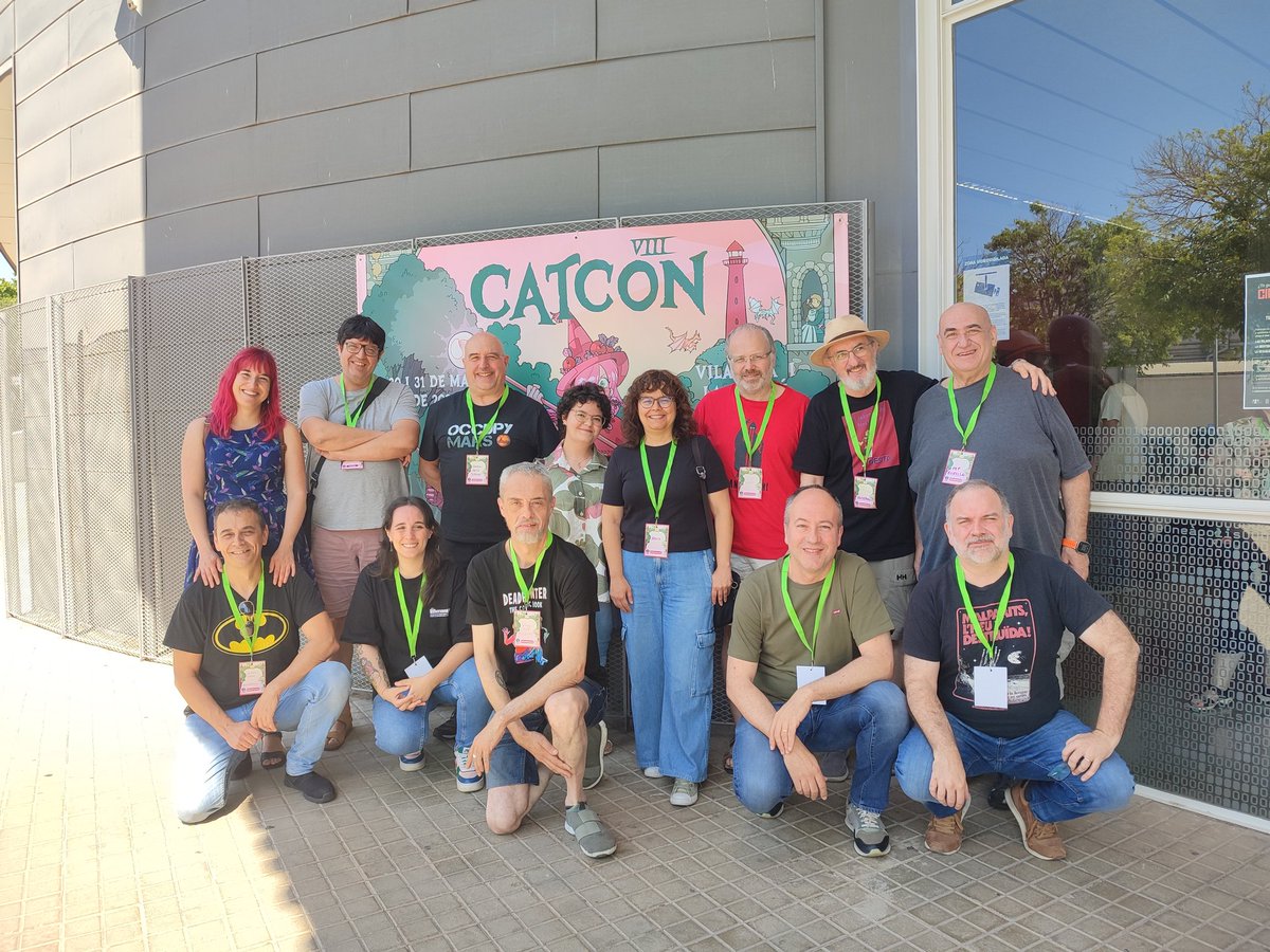 eloikraken's tweet photo. Des de la 1a foto a la 2a han passat 7 mesos. Tota una junta I voluntaris com la Montserrat Segura, l'Equip de Narranació, l'Edgar Cotes i l'Alícia Gili han fet possible la millor CatCon!

Reunions, propostes, nervis i molta il·lusió per muntar la vostra gran festa.

Merci gent! https://t.co/QS96seXooF