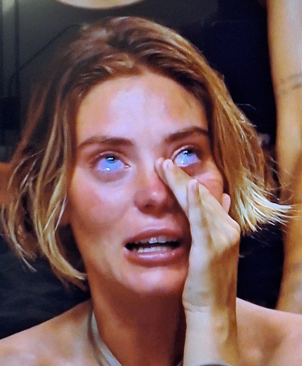 Brujaycotilla's tweet photo. No falla
Si llora Claudia en cerocoma llora Maica
Compiten en victimismo
#Conexionhonduras13 https://t.co/H9rh5qj6XL