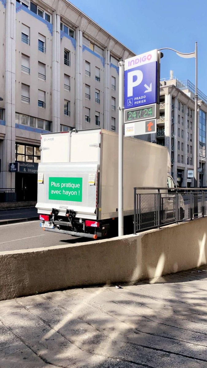 yooseeon's tweet photo. Une belle journée de déménagement 
Tout a été fait en 3h grâce a deux super collègue de boulot et nous même 
Maintenant il reste plus qu’à ranger et à aménager 
Une chaleur écrasante, des litres d’eau englouti mais deux personnes heureuse 🙂 https://t.co/5anH0PiABt