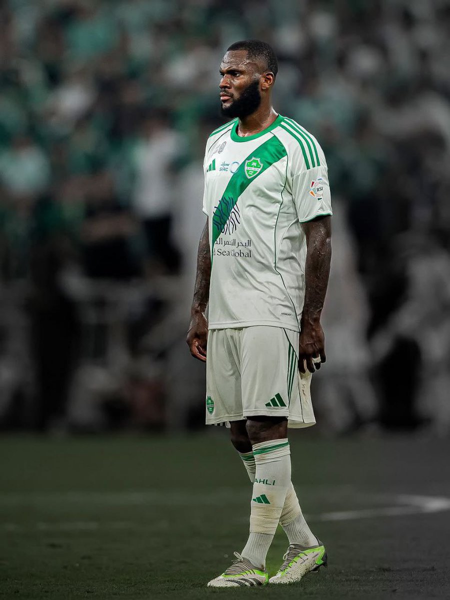 ACEO2O's tweet photo. 🚨🚨🚨🚨— ماتيـو موريتو : 

كيسيه (لاعب ميلان السابق) يضع العودة لاوروبا وتحديداً ايطاليا كاولوية له حيث انتهى عقده مع الاهلي السعودي.

اللاعب بدا باتصالاته مع عدة اندية ايطالية ويطلب راتب 5 مليون يورو. https://t.co/aE4T3cGtHX