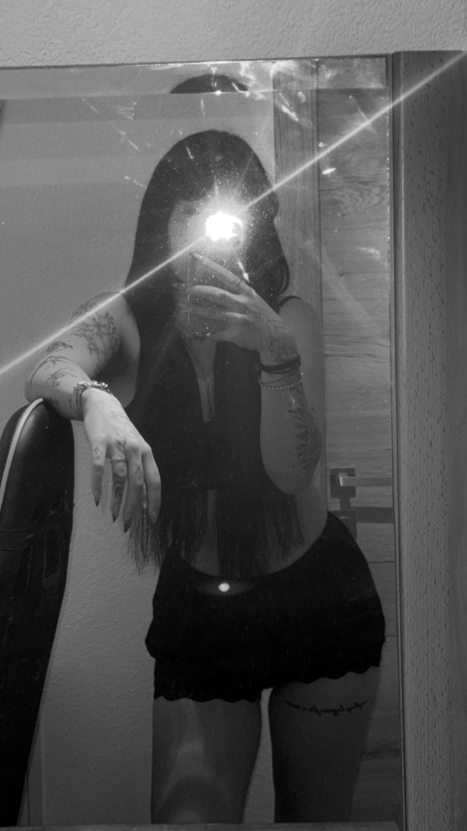 lillygotx's tweet photo. Online und bereit, Nachrichten zu empfangen. 💋💸

Zahlsklaven, schreibt mir jetzt und macht auf euch aufmerksam. Wer großzügig ist, bleibt nicht lange unbemerkt. 👑🤑

#Paypig #MoneySlave #Findom #FinDomme #Tribute #CashSlave #OnlineNow #SpoilMe #SubLife #Goddess https://t.co/c1BlPmGNYi