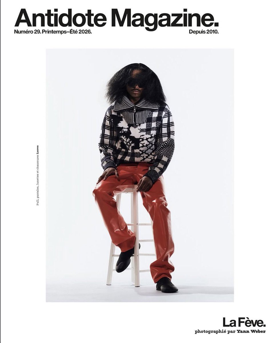 RapAmbition_'s tweet photo. 📖 LA FÈVE est en couverture du magazine ANTIDOTE pour son 29ème numéro !

Il accordera sa première GRANDE INTERVIEW ! 🕶️

🚛 Livraison prévue en printemps/été 2026 https://t.co/pn3k5jiRqB