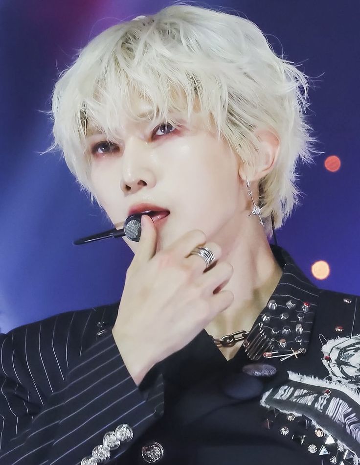 SWEETJILI's tweet photo. It's been over six months and I still think about this Yeosang kgma look https://t.co/w52aR4c6Pn