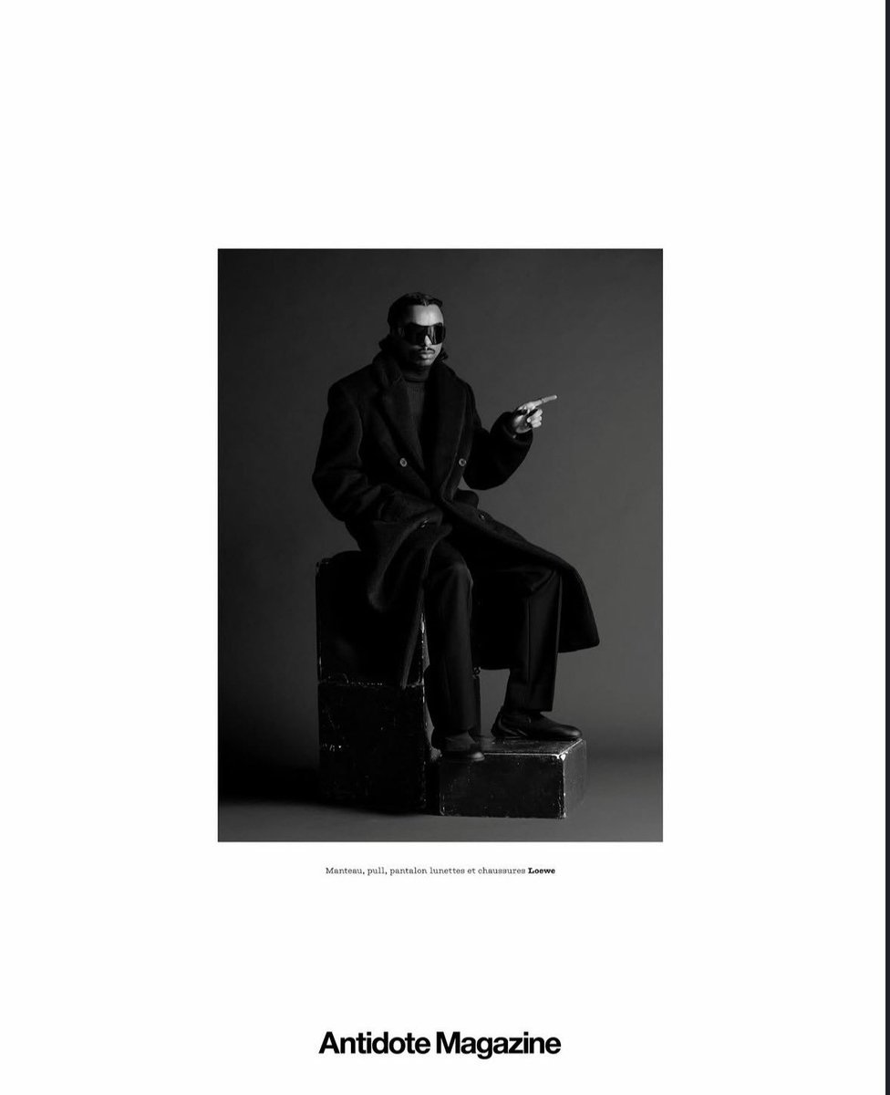 RapAmbition_'s tweet photo. 📖 LA FÈVE est en couverture du magazine ANTIDOTE pour son 29ème numéro !

Il accordera sa première GRANDE INTERVIEW ! 🕶️

🚛 Livraison prévue en printemps/été 2026 https://t.co/pn3k5jiRqB