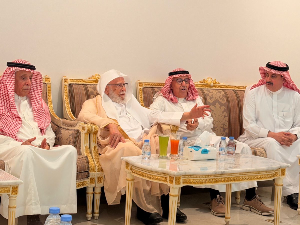 toa5968's tweet photo. تشرفت هذا اليوم بمرافقة معالي العم الشيخ الدكتور 
عبد الله بن عبد المحسن التركي المستشار في الديوان الملكي وعضو هيئة كبار العلماء 
بزيارة الوجيه
 بدر العسكر (أبو عبد الحميد)
وأ/ عبد العزيز الدويسي 
ابو ريان وقد سعدنا بما لمسناه من كرم الضيافةوحفاوة الاستقبال وطيب اللقاء في أجواء سادتها الألفة والمحبة وتبادل الأحاديث الودية والذكريات الجميلة🌹