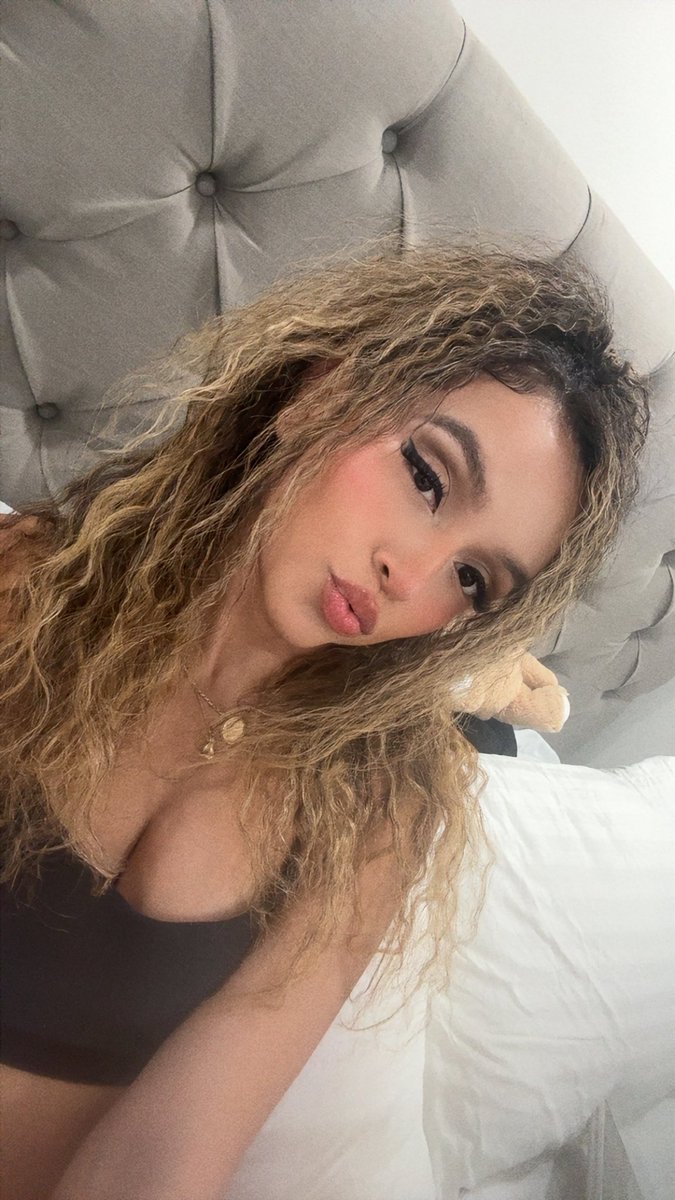 TheEvelynRomo's tweet photo. 💋💋💋 https://t.co/5eT4NWEgJ5