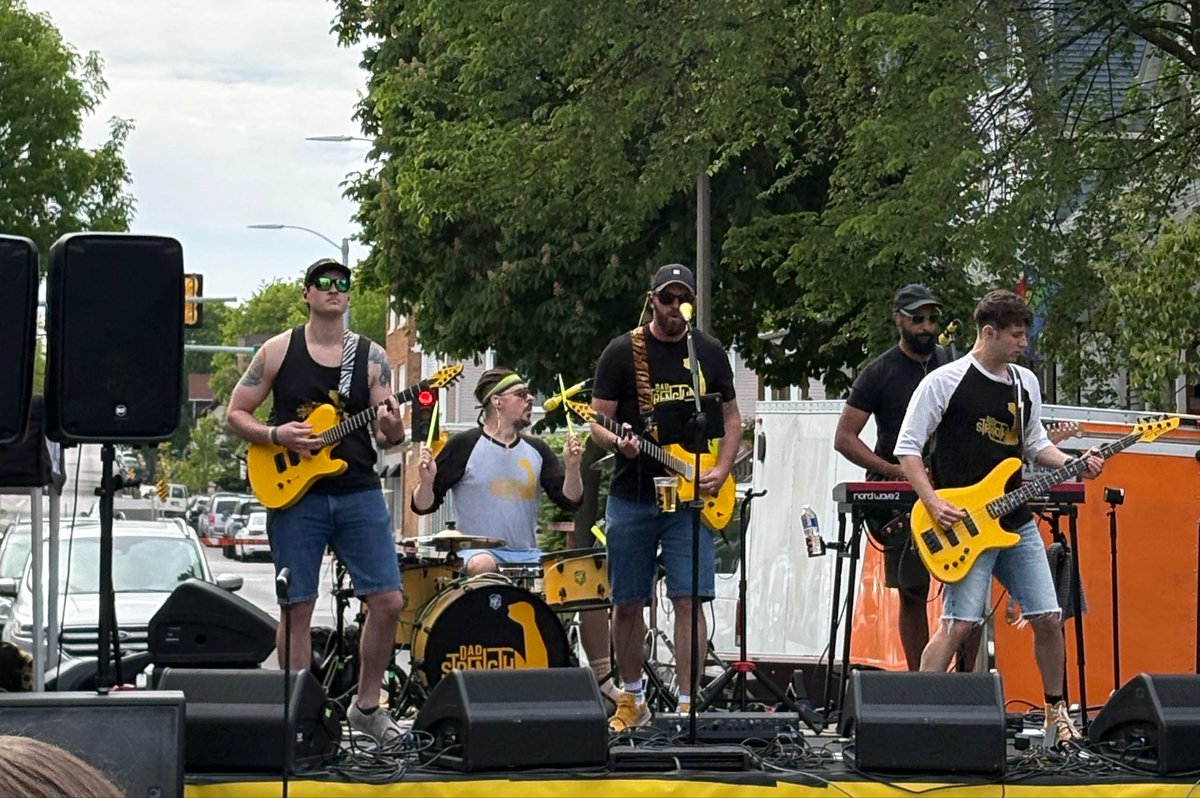 MKENewYorker's tweet photo. A band made up of dads playing covers of Green Day, Sum41 and Blink-182 sign me the fuck up. I love Locust Street Festival https://t.co/ojCAC61xsH
