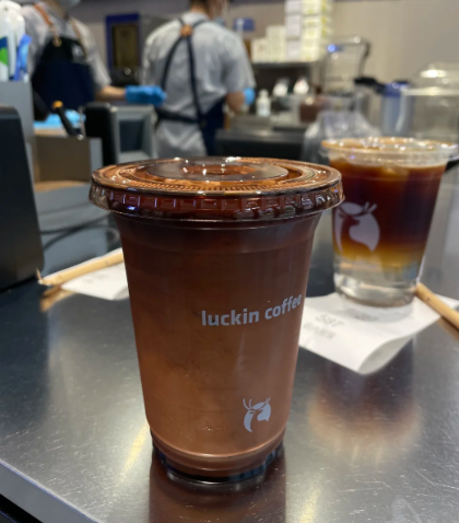 KesbtP2's tweet photo. But I still prefer Luckin Coffee. A mini butter latte in the morning and an Ethiopian roasted latte in the afternoon (the cups are really pretty) 👀 #coffee #missingcoffee #Starbuckscoffee #Luckincoffee https://t.co/sOeDInRXsc
