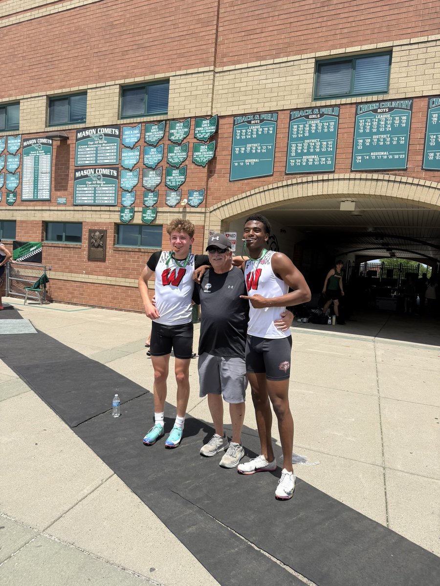 NathanMeirose29's tweet photo. I got to run at my first regional finals this weekend and ran the 110h (8th 15.48) 4x400 (5th 3:24.14) and 300h (4th 39.31)  Qualified for state in the 300 hurdles with my teammate Benji!! https://t.co/eeoztrWJXD