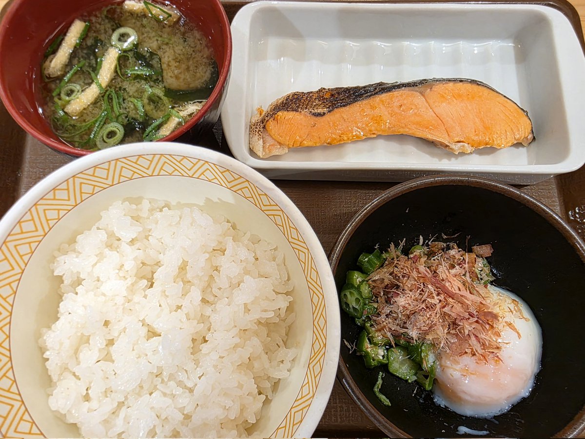 pideparus's tweet photo. すき家で「焼鮭まぜのっけ朝食」
健康的な一日の始まり？ https://t.co/cRRx6S3wHc