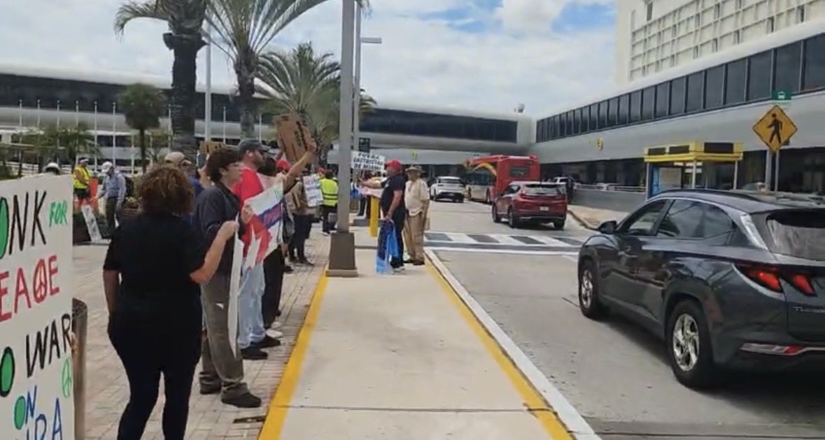lianystr's tweet photo. Today, Cubans rallied in Miami against the maximum pressure policy and a US military aggression against Cuba. The participants defended peace and the right of the Cuban people to decide our own destiny. https://t.co/hTBfJJDFEf