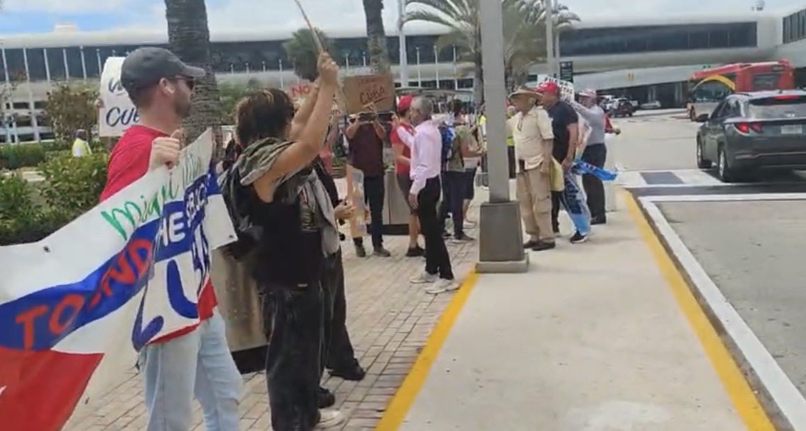 lianystr's tweet photo. Today, Cubans rallied in Miami against the maximum pressure policy and a US military aggression against Cuba. The participants defended peace and the right of the Cuban people to decide our own destiny. https://t.co/hTBfJJDFEf