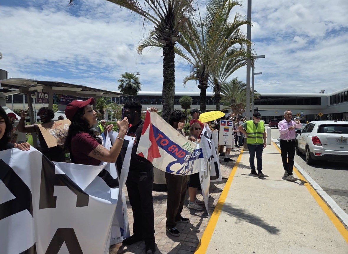 lianystr's tweet photo. Today, Cubans rallied in Miami against the maximum pressure policy and a US military aggression against Cuba. The participants defended peace and the right of the Cuban people to decide our own destiny. https://t.co/hTBfJJDFEf
