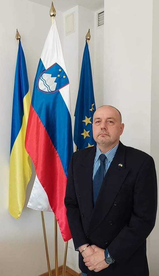 lesjakb's tweet photo. Štiri leta hitro minejo in naloga uspešno opravljena. Srečno Ukrajina 🇸🇮🤝🇺🇦! https://t.co/TKsfONuslf