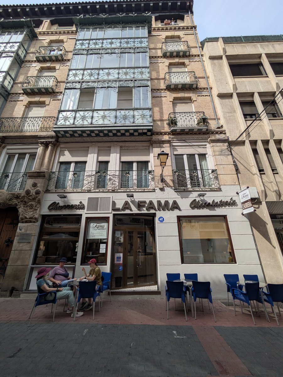 yukonoske's tweet photo. 🇪🇸で初チュロス🙌✨
サラゴサ在住のカルロスサン@cbvl62 に教えて頂いた素敵なお店です✿·͜·ᰔ毎日食べたい🤤
#LaFama #スペイン旅行 https://t.co/kjZpOfgtRX