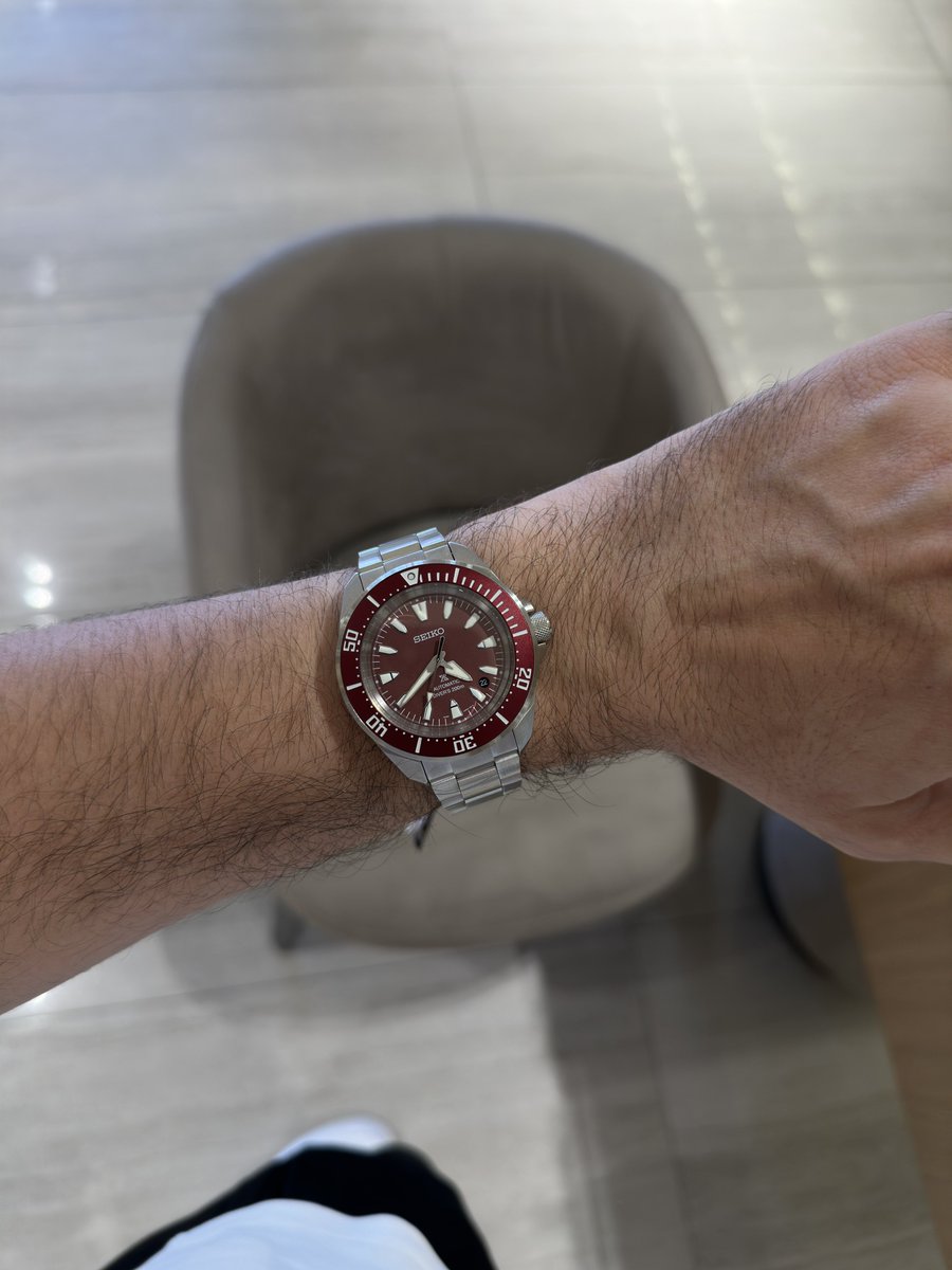 losanimus's tweet photo. @baldassarreted good watch overall, but didnt like the dial colour, it looks too washed compared to bezel https://t.co/Bz8VLsQqAE