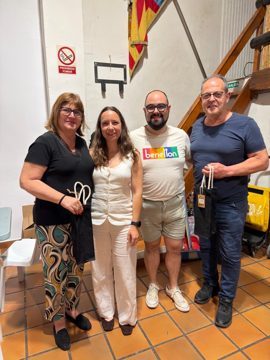 FallaOeste's tweet photo. Este divendres vam gaudir d’un divendres de casal especial 😋, un divendres de figatell patrocinat per Juanito i Pepita. Moltes gràcies! 💛
I per a no perdre comba, el dissabte vam celebrar el Primaverafest 🌸 https://t.co/0OZklaTzae