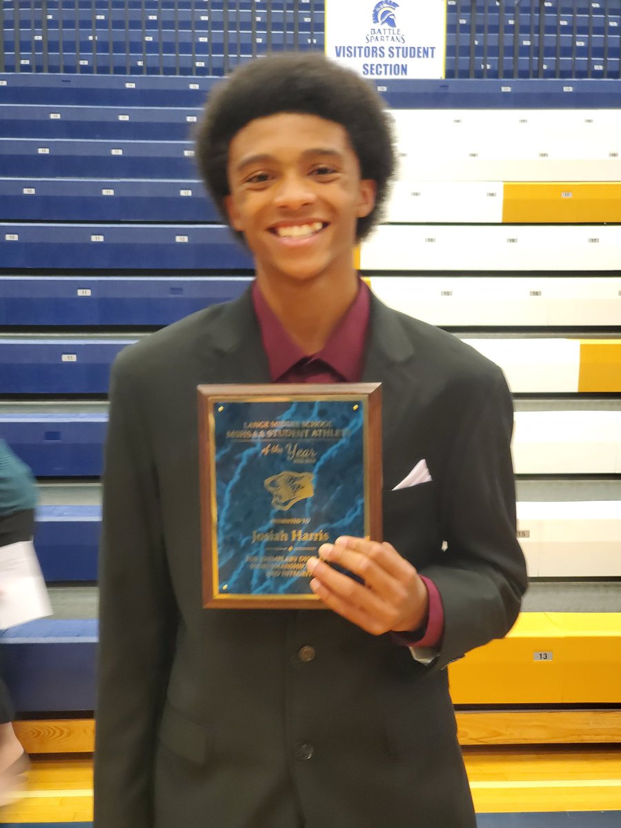 LMSAthletics_'s tweet photo. This year's MSHSAA Lange Student Athletes of the Year as voted on by their Coaches, Teachers, Event Workers, and Lange Administration. This award is given to 8th Grade Student Athletes that have Exemplified being a Student Athlete in 3 Sports and Activities.
#WackyTeach https://t.co/kDooiq9vzq