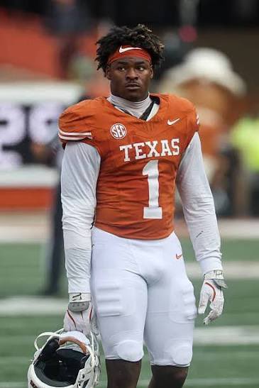 tyler_2028's tweet photo. after a conversation with @CoachLCTrenches i am blessed to receive an offer from texas @ShoeWolfPack @SHSCoachForeman @coachrlocks  @samspiegs @adamgorney @MikeRoach247 @JScruggs247 @KyndalPerry1 @TomLuginbill @TomLoy247 @GPowersScout @TFloss32 @_colepatterson https://t.co/sevTdY0ruT